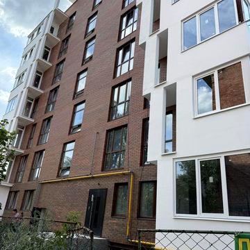 Продаж 2  кімнатної квартири в новобудові в центрі міста