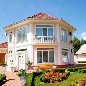 Здається в оренду двоповерховий цегляний будинок з євроремонтом.З меблями та побутовою технікою
