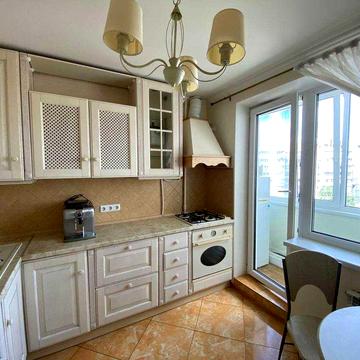 Продаж 4-к кв. 100 м²  м. Харківська вул. Братства Тарасівців БЕЗ КОМІСІЇ