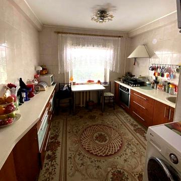 Сдам просторную 2х комн кв ул.Чумаченко, остановка 7 роддом. Космос. Желательно для пары