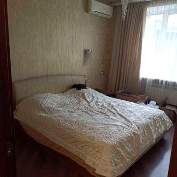 продаю 3х кімнатну квартиру-сталінку вул.Свободи метро університет
