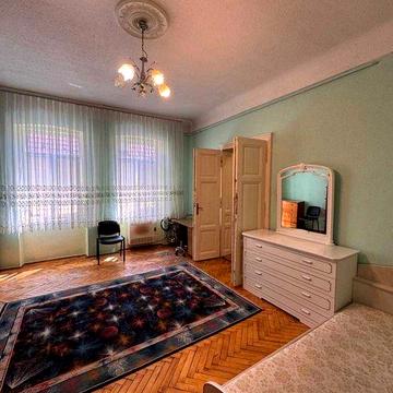 Продаж! 1-кімн. ЦЕНТРІ МІСТА, біля Ратуші, 2-й поверх