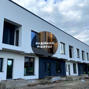 Продається таунхаус з усіма міськими комунікаціями