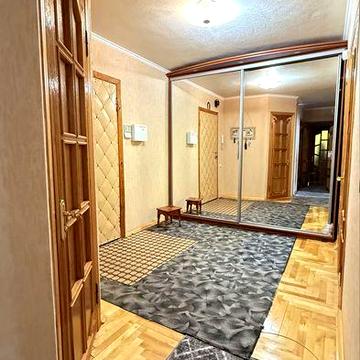 Продам 3-комн. квартиру на Сорочинской (центр Бабурки, парк)