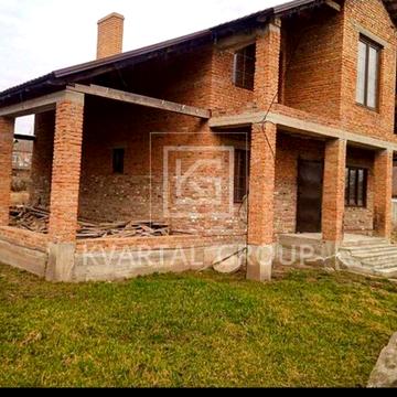 Продам ВЕЛИКИЙ  Будинок 220м2 на Просторій ділянці 10сот з Газом,в Затишній локації