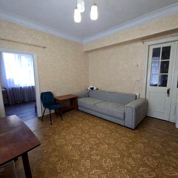 2-кімнатна сталінка на зручному поверсі по вул. Уфимській/Торг є