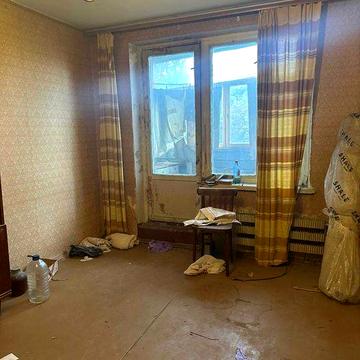 Продам недорого 1 к на Салтовке , 10 минут метро Салтовское . Под ремонт