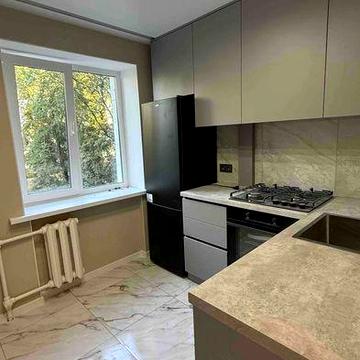 2к. квартира, Алмазний, з новим євроремонтом, окремі кімнати, 3/5