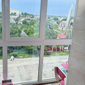 Продається трьох-кімнатна квартира.