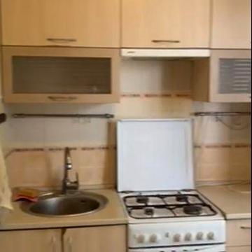 Сдам квартиру р-н " ВАРУС " 5000гр.