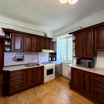 Продаж 2к квартири, центр, вул. Квітова, 93000$