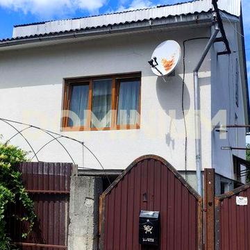 Великий будинок у Тячеві: 210 м², 7 соток, гараж та всі комунікації