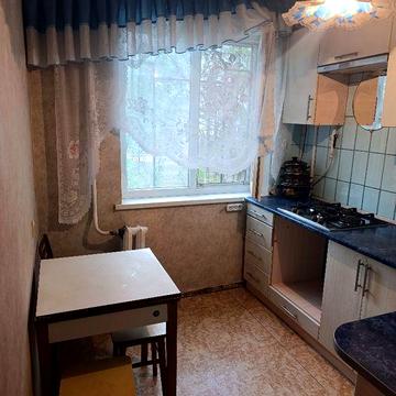 Продаю 2 кім квартиру Театральна, окремі кімнати на дві сторони, балкон , не кутова