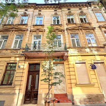 Продаж 1 кім кв. в австрійському будинку в ближньому центрі по вул. Патріарха Димитрія Яреми 26
