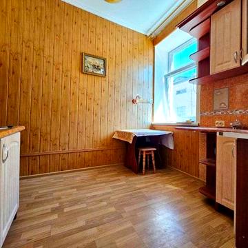 Продається житлова 1-кімнатна квартира з власним опаленням, меблями та побутовою технікою...