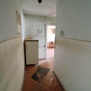 Продається 2х кімнатна квартира 43м². Центр міста. Централізоване опалення. Під ремонт