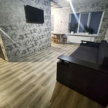 Продається  2  кімнатна квартира з автономним опаленням на верхніх буд