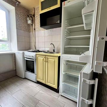 Затонского 1 ком. Мебель, техника.
