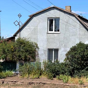 Продаж будинку з двором, садом і технічними спорудами