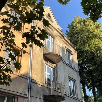 Продаж 3 км квартири в польському будинку  по в. Кармалюка Личаківський район
