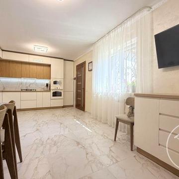Продам будинок в ближньому центрі!Високий замок!Знесіння!