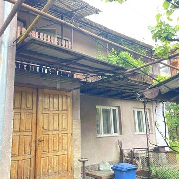 Будинок 5 к в Ужгороді.