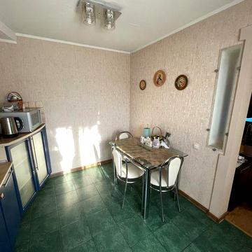Продам квартиру м.Охтирка