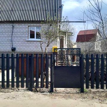 Ялинка. Велика дача з газом, водою, с\у. Велика кутова дiлянка 8,16 cот. Документи дом, земля. Під виплату, ні.