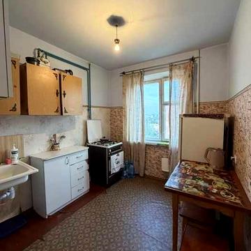 Продаж 2 кімнатної квартири під ремонт Виставка