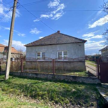 Продам будинок у с. Бене, поруч із Береговом