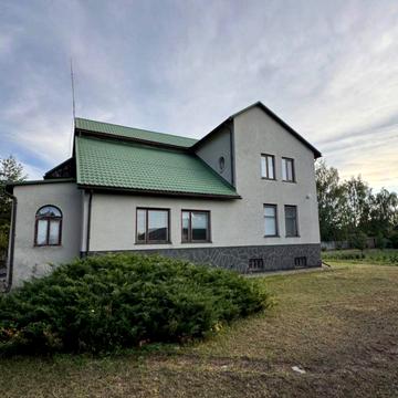 Продаю добротний заміський будинок в мальовничому місці