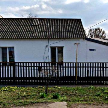 Продам дом будинок недалеко від першої, з земельною ділянко