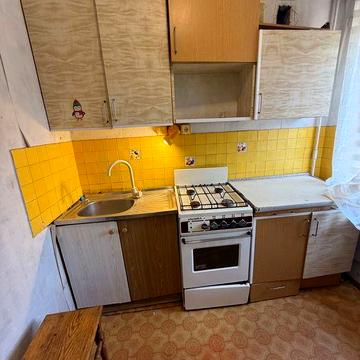 Продам однокімнатну в центрі