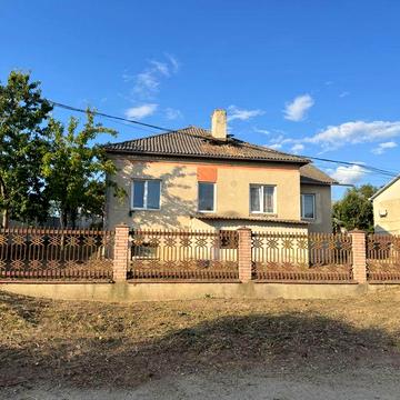 Продається просторий цегляний будинок у курортній зоні біля санаторію «Медобори» | с. Конопківка | Тернопільський р-н | 20 км від Тернополя