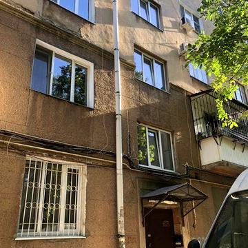 Продам 3- комнатную Сталинку в тихом центре Одессы