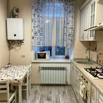 Сдам приличную 2-хкомнатную квартиру в центре города ул.Б.Арнаутская /В,Черновола