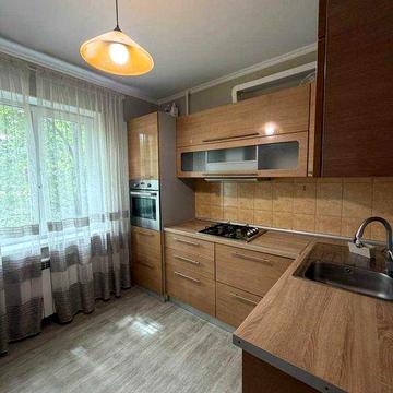 Продаж 2-ної квартири, 4й мікрорайон