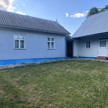Продамо у с Снячів, до центру 700мет, до чернівців 12км, знаходиться у тихому місці. З будинком 0.13га , та під город або сад ще 0.12га.