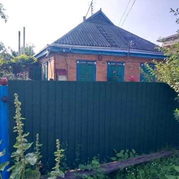 Затишна садиба з родючою землею в центрі с.