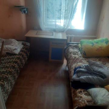 Здаеться половина будинку
