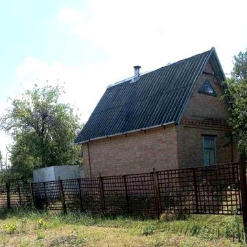 На продажі дача або заміський будинок