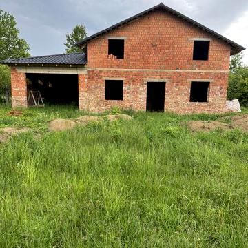 Продам гарний та якіснозбудований цегляний будинок в Сторожинці