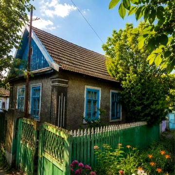 Теплый дом с печью и 33 сотками земли рядом со школой и магазинами