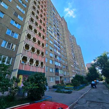 продаю 3 кімнатну на Троєщині, Рональда Рейгана ( Т. Драйзера) 20а