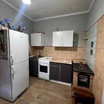 Продам половина будинку з ремонтом та меблями