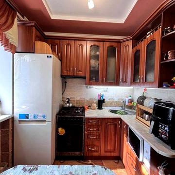 Продам двокімнатну квартиру в центрі міста