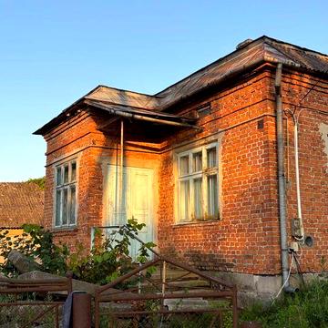 Цегляний будинок в місті Бурштин