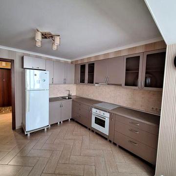 Продам 3 ком квартиру в центре новострой