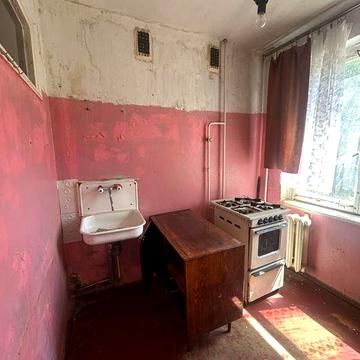 Продаж Артем зупинка Космонавти Двокімнатна квартира з окремими кімнатами на 3 поверсі не кутова під ваш ремонт, вікна не на дорогу, готова на продаж