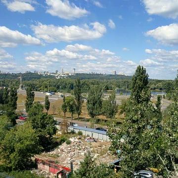 Березняки.Миколайчука 3.Вид на Лавру